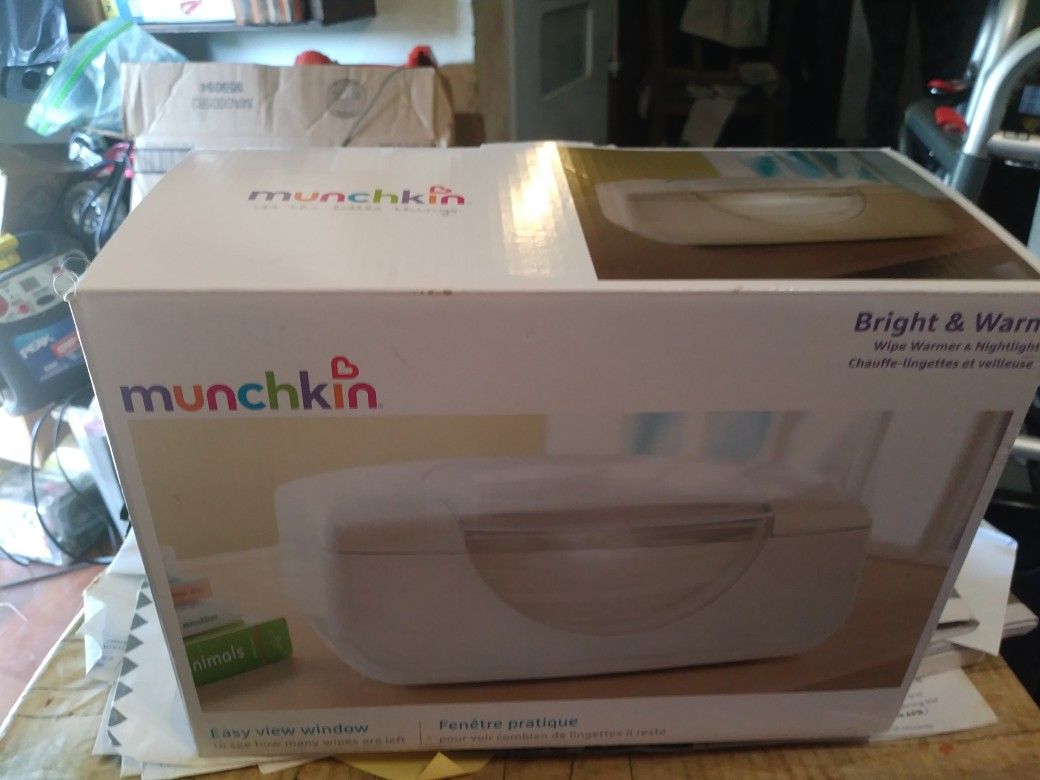 BRAND NEW. MUNCHKIN BABY WIPE DRYER & NIGHT LIGHT