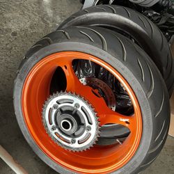 Gsxr 1000 Rear Rim With New Tire