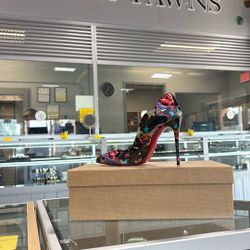 Christian Louboutin Hot Chick 100