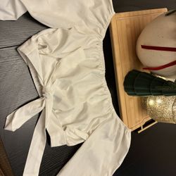 Like New Off The Shoulder Blouse 