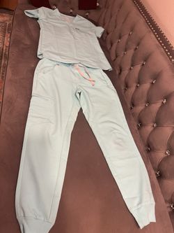 FIGS Scrubs Set