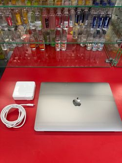 MacBook Pro 13-Inch 8GB Ram Intel i5 500GB SSD
