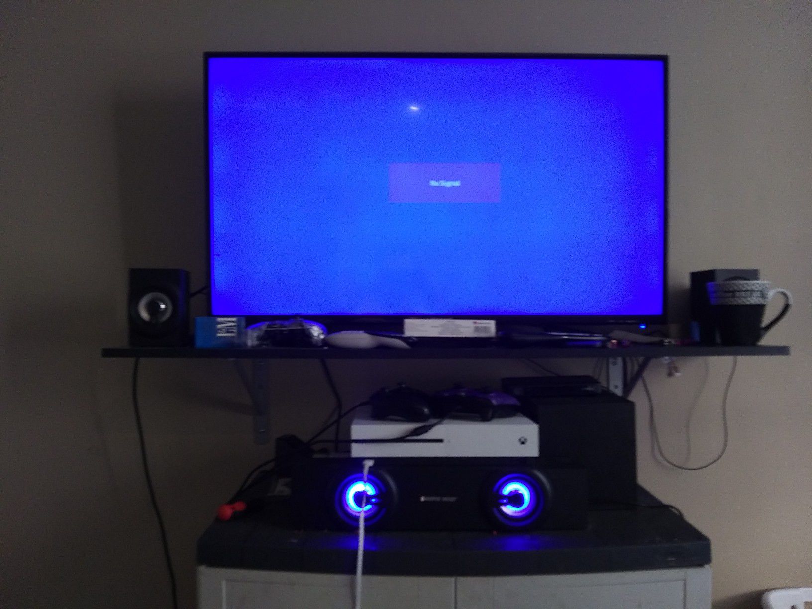 40 inch tv Xbox one s 1 tb and speakers
