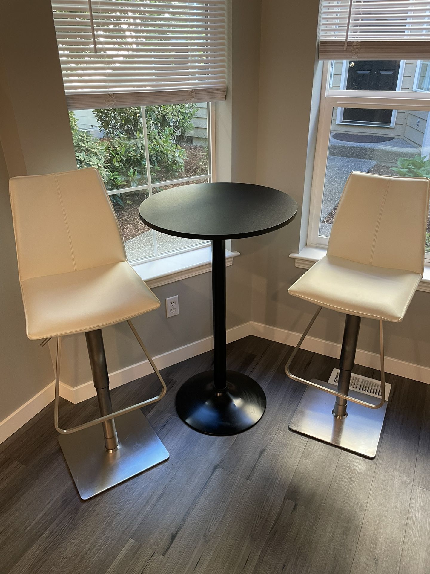 Cocktail Chairs And Table