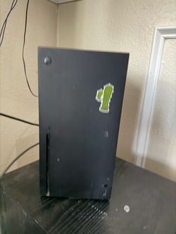 Xbox with 2 controlers
