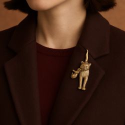 JJ Jonette Jewelry 1980s Antiqued Gold-Tone Cat Carrying Kitten Brooch, 0.75x3”