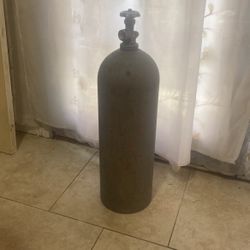 Hellium Tank