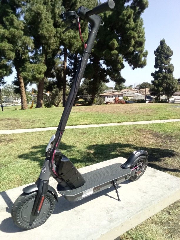 Far Distance E-scooter, Hiboy - Dual Batteries, 21 Miles - Speed 30mph, Charger Included $180