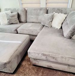 Beautiful elegant upscale Plush Gray L Shape Sectional Sofa