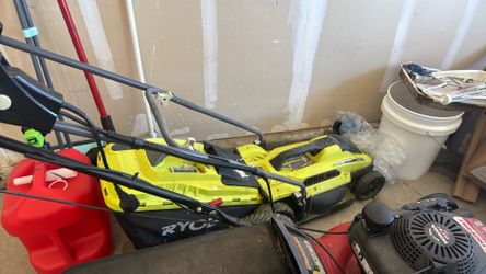 Electric lawnmower