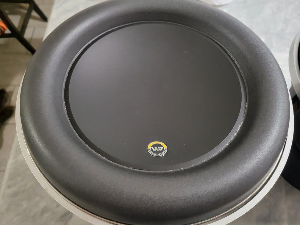 JL Audio 12w7ae W/ JL W7 Box