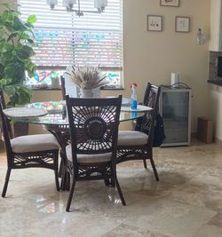 5-Piece Glass Top Dining Set - Excellent Condition