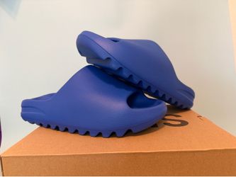 Yeezy Slide Azure size 9