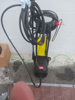 Karcher 395 electric pressure washer, and   cleaning It operates at 1500 PSI,