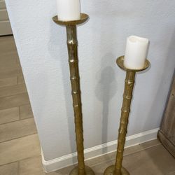 Set of 2 Gold Floor Candle Holders – With Candles