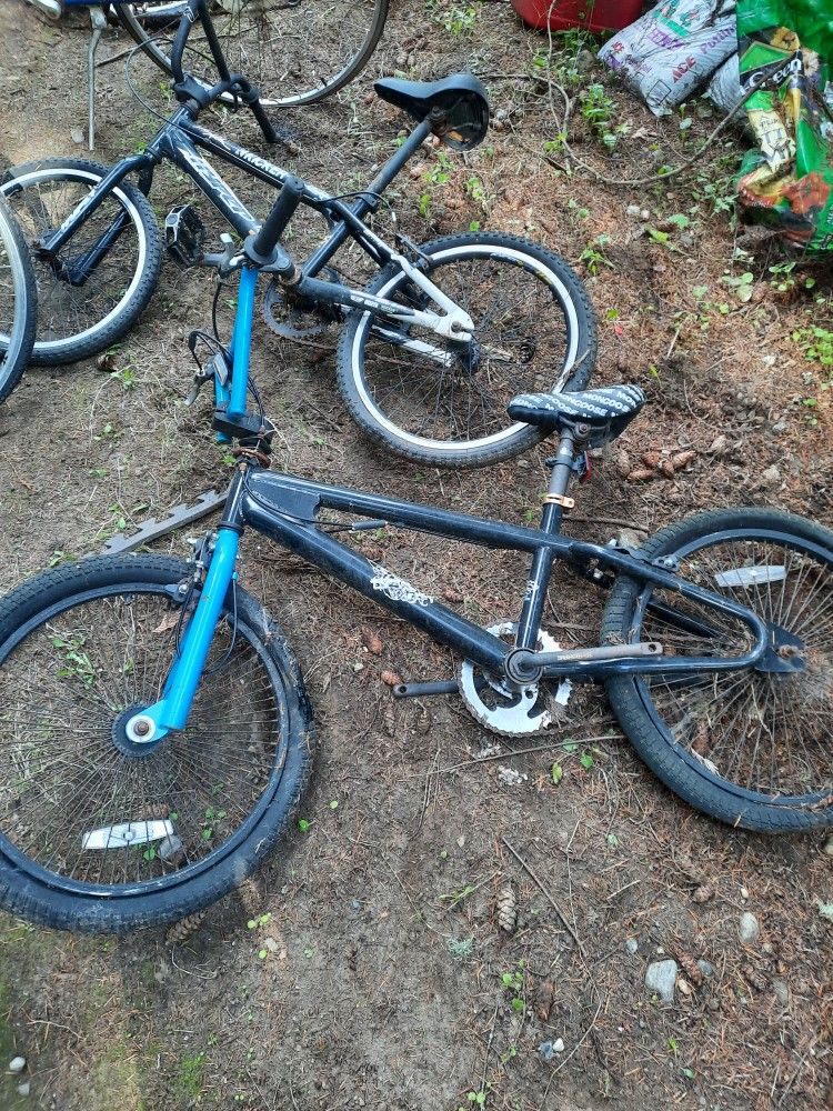 Located In PORT ORCHARD Wa, 98366. Older Bmx Bike.