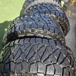 4 NITTO TIRES LT37-13-50R18 90%%
