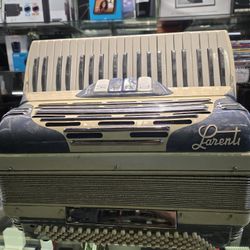 Larenti Accordian 