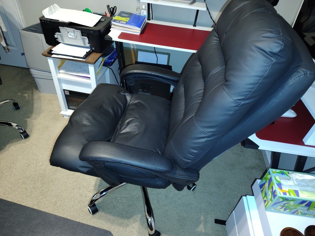 OFFICE CHAIRS ( LIKE NEW / 4 MONTHS OLD )