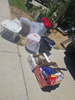 Free if no one want it will put it in trash can next Monday