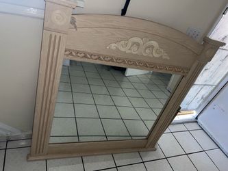 Vintage mirror for sale !! Pick up today !!