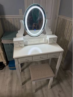 MAKEUP VANITY
