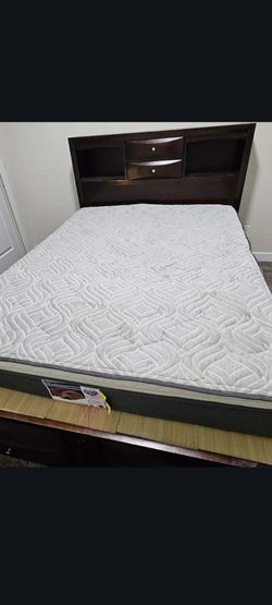 Bed with everything u see