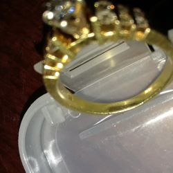 Ladies 18k gold . And dimond ring