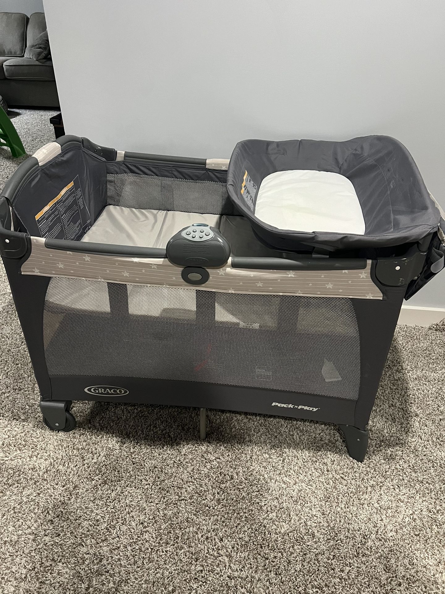 Graco Pack N Play With Changing Table And Mattress 