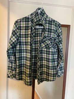 Kids Green Plaid Long Sleeve Button-Up Shirt (Size 150 / 11-12Y) Brand: PHENOM Kidswear Size: 150/72 (Fits 11-12 Years) Color: Green & Black