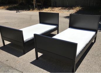 ••••(2) Twin Beds With Mattresses ••••
