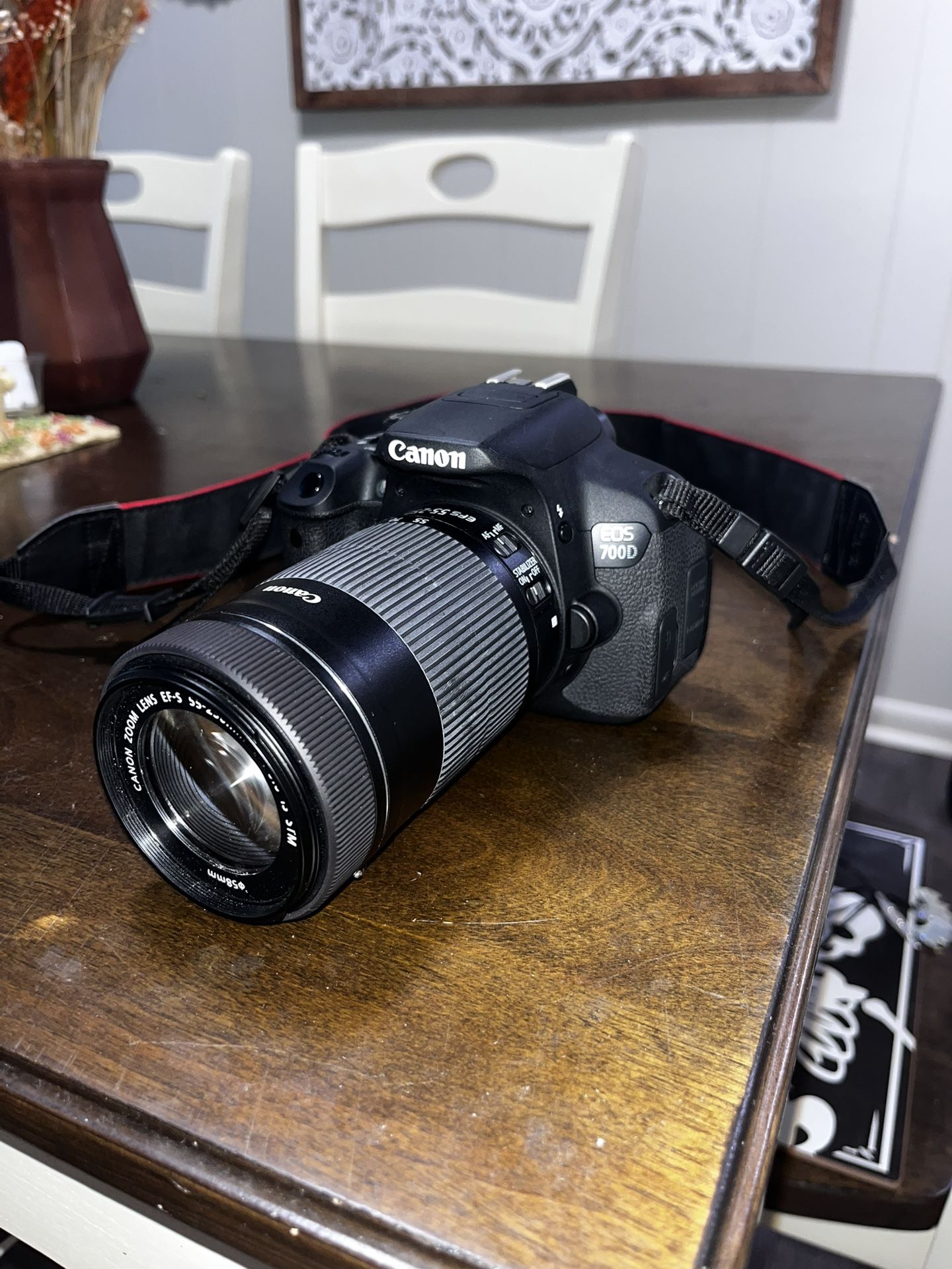 Cannon 700D DSLR camera with 18-55mm standard lens/ 55-250mm zoom lens