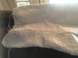 Wedding dress size 8. $300