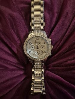BEAUTIFUL SILVER WATCH WITH MANY RHINESTONES!