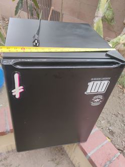 Refrigerator pequeño Black Decker $50 dólares