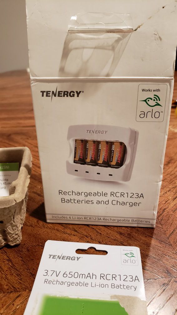 Arlo Rechargeable RCR123A Batteries & Charger