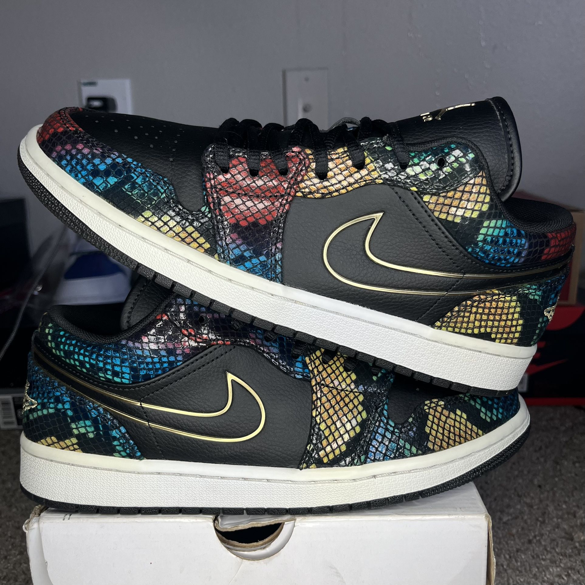 Nike Air Jordan 1 Low AJ1 Womens Size 11 Mens 9.5 Black/Metallic Gold CW5580-001