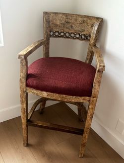2 bar stools