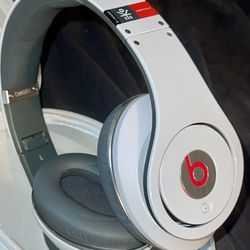 Limited Edition Beats 🎧 Studio Wired 31 Inside EKOCYCLE 