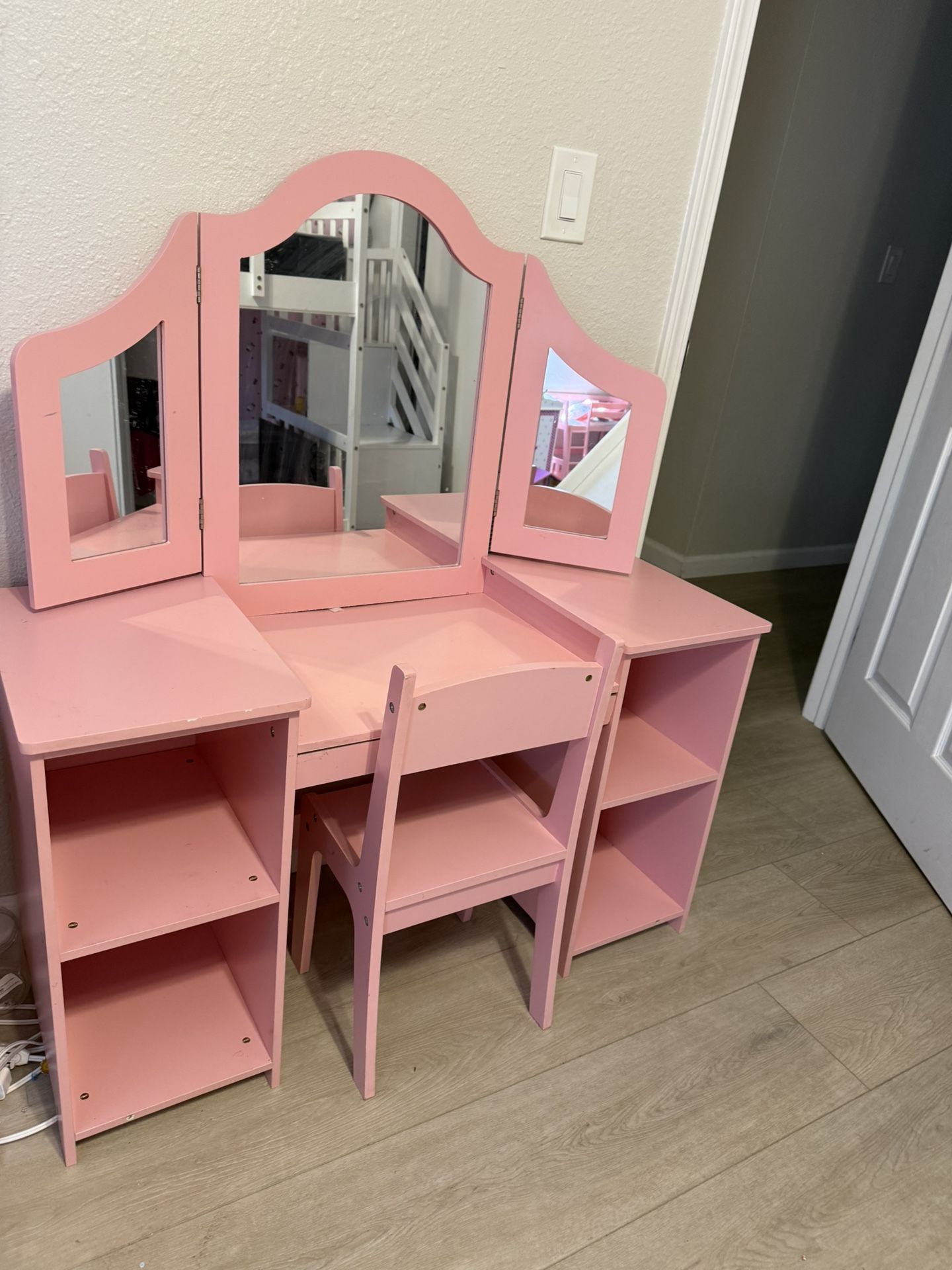 2-1 Vanity Storage Cabinet And Trifold Mirror 
