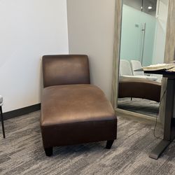 Chaise lounge chair