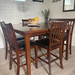 Dinner table With Bench