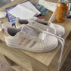 Adidas girl size 5 1/2