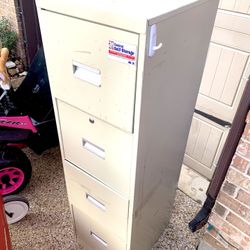 4 DRAWERS METAL FILE CABINET 🗄️ (great SHAPE & CONDITION:10/10)
