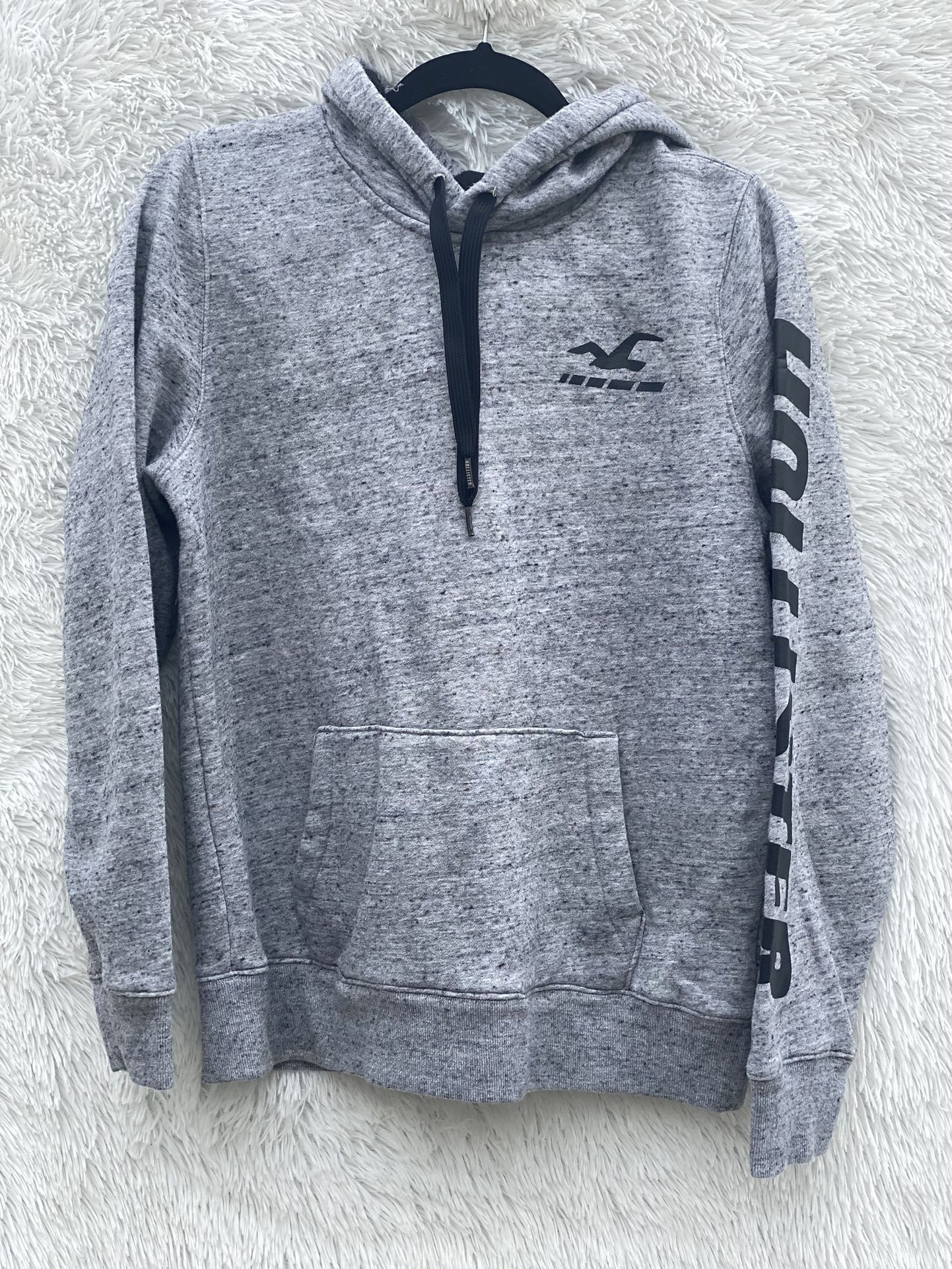 Men Hollister Sweater In Size Medium 