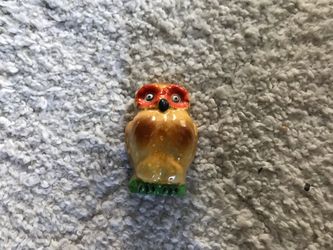 Occupied Japan Colorful Owl Bird Cage Feeder 3 1/2” tall..1(contact info removed)