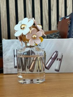 Marc Jacobs Daisy Eau So Fresh Perfume