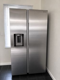 Samsung 27.4 cu. ft. Side-by-Side Refrigerator – Excellent Condition