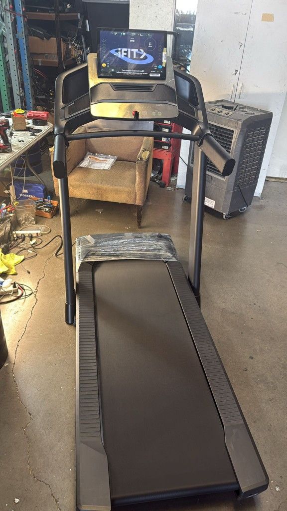 2025 Model Proform Pro 9000 Model  - 16" ifit screen  - 12% incline - 12mph max speed - 