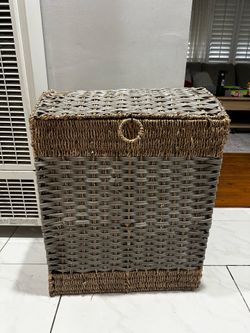 Wicker Basket with lid